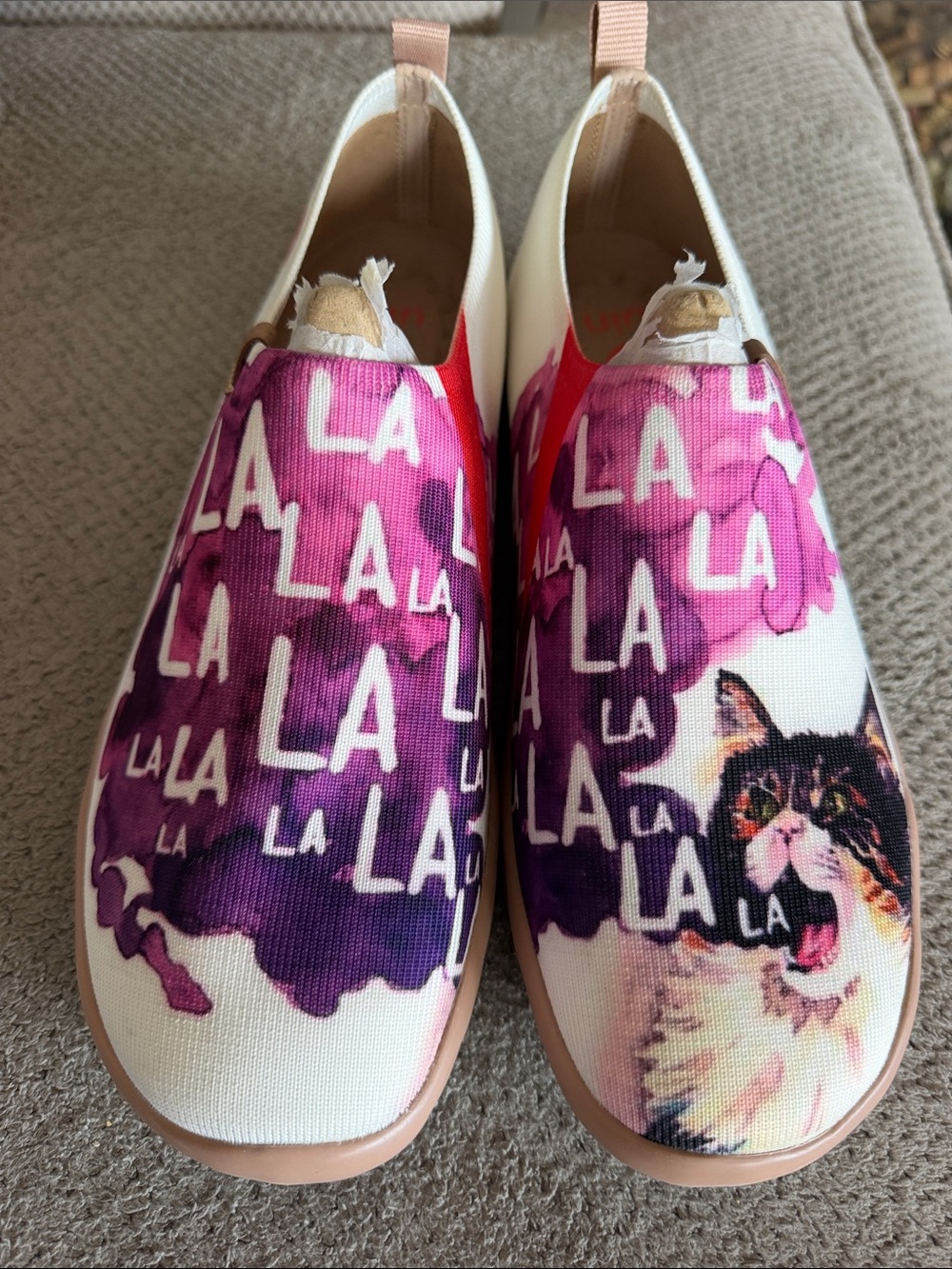 Women’s  UIN la la la Cat Graphic Slip-On loafers